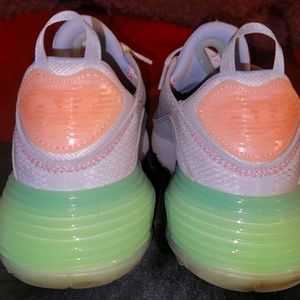 NIKE Air Max 2090s 7Y Pure platinum Arctic Punch